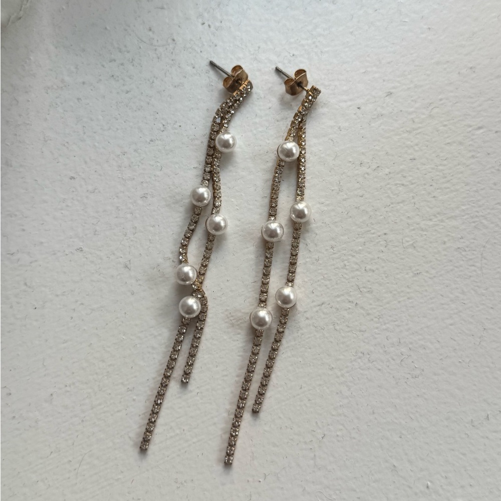 Elegant Gold and Pearl Drop Earrings